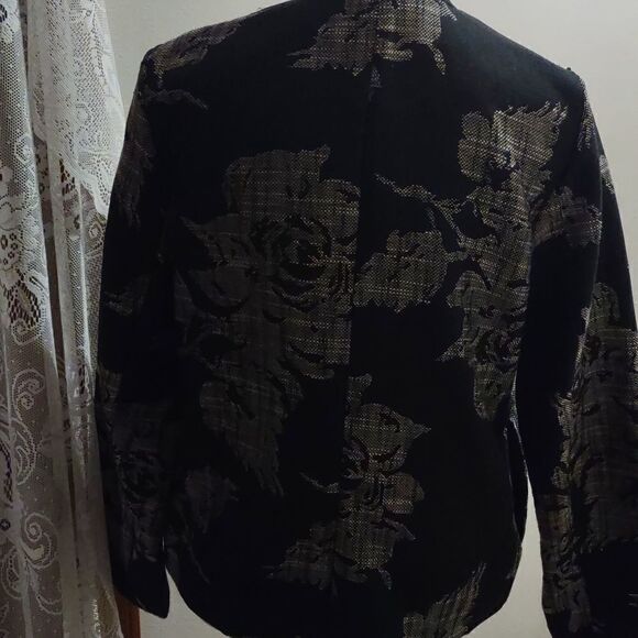 Erin Women's size S white black‎ rose floral open unlined jacket - Picture 4 of 10
